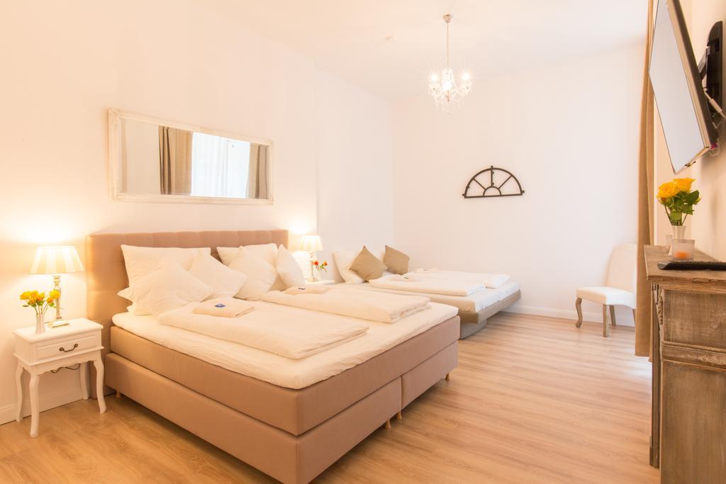 Fritz By Rockchair L Superhost Status L 3 Bedrooms Boxspringbeds 2 Bathrooms 2 Kitchen - Cozy Family & Business Flair Welcomes You! *
