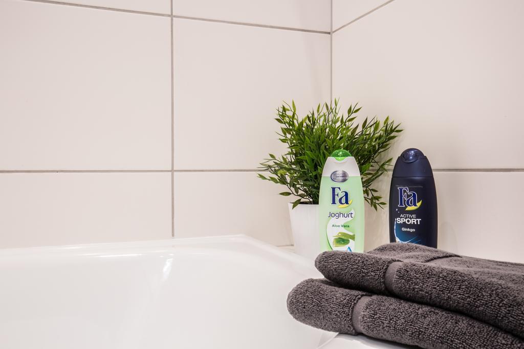 Fritz By Rockchair L Superhost Status L 3 Bedrooms Boxspringbeds 2 Bathrooms 2 Kitchen - Cozy Family & Business Flair Welcomes You! Berlino