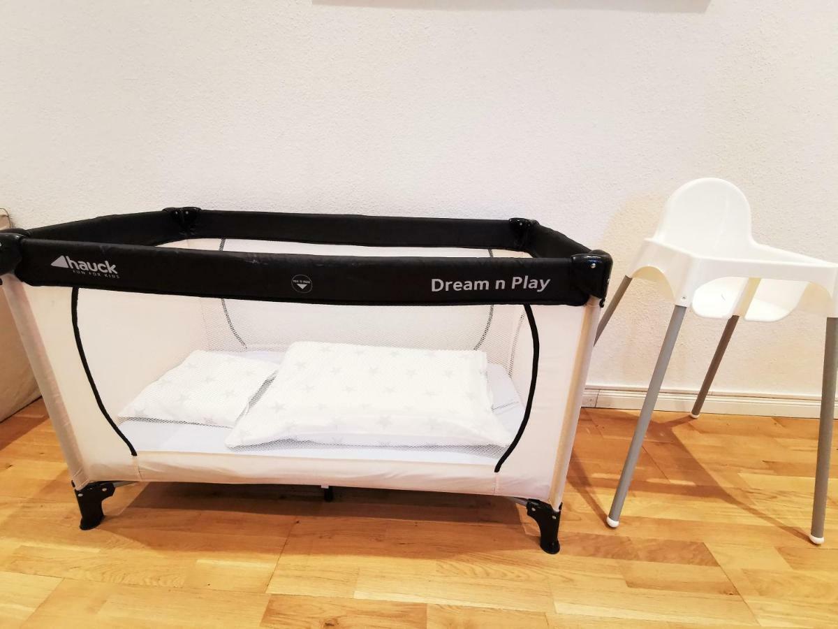 Fritz By Rockchair L Superhost Status L 3 Bedrooms Boxspringbeds 2 Bathrooms 2 Kitchen - Cozy Family & Business Flair Welcomes You! Berlino